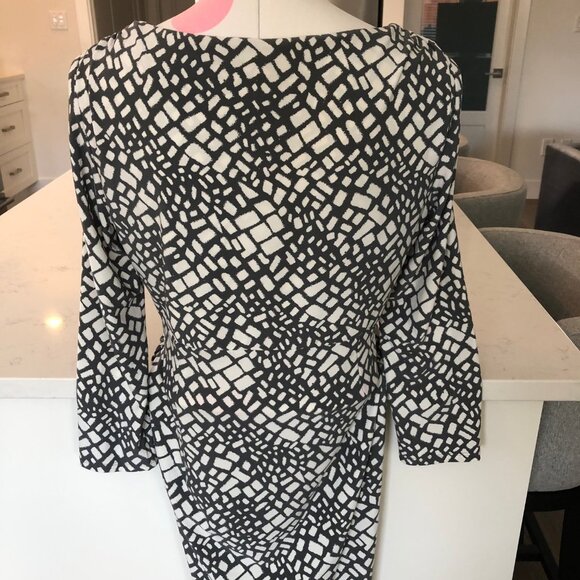 Lauren Ralph Lauren V Neck Faux Wrap Print Dress w Side Ruching Gray + Wht Sz 10 - Picture 8 of 13